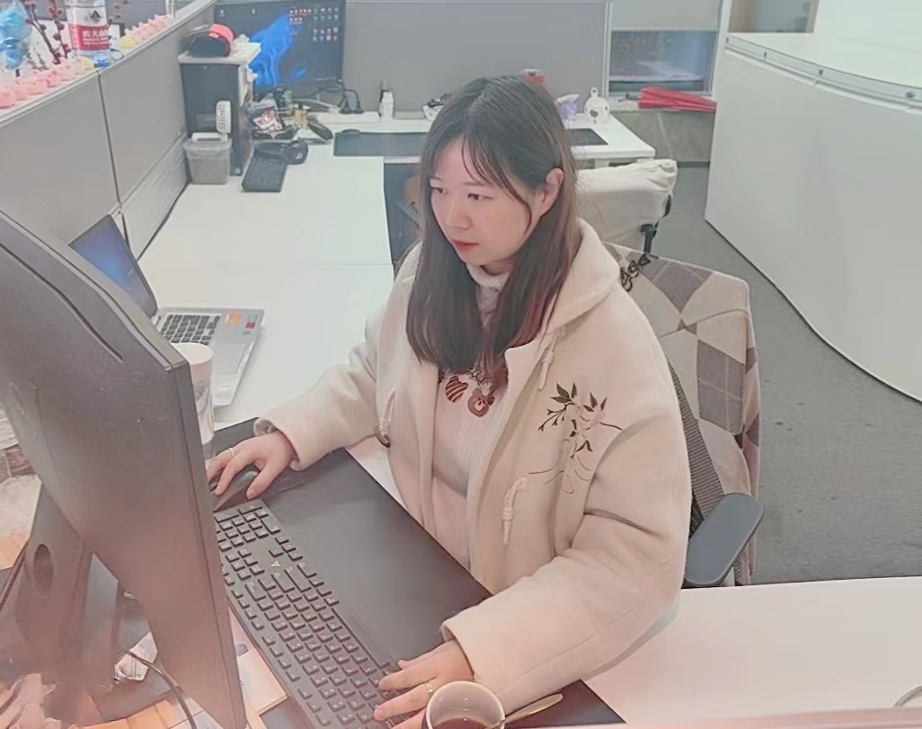 1707034357214088086.jpg 8.童露露.jpg